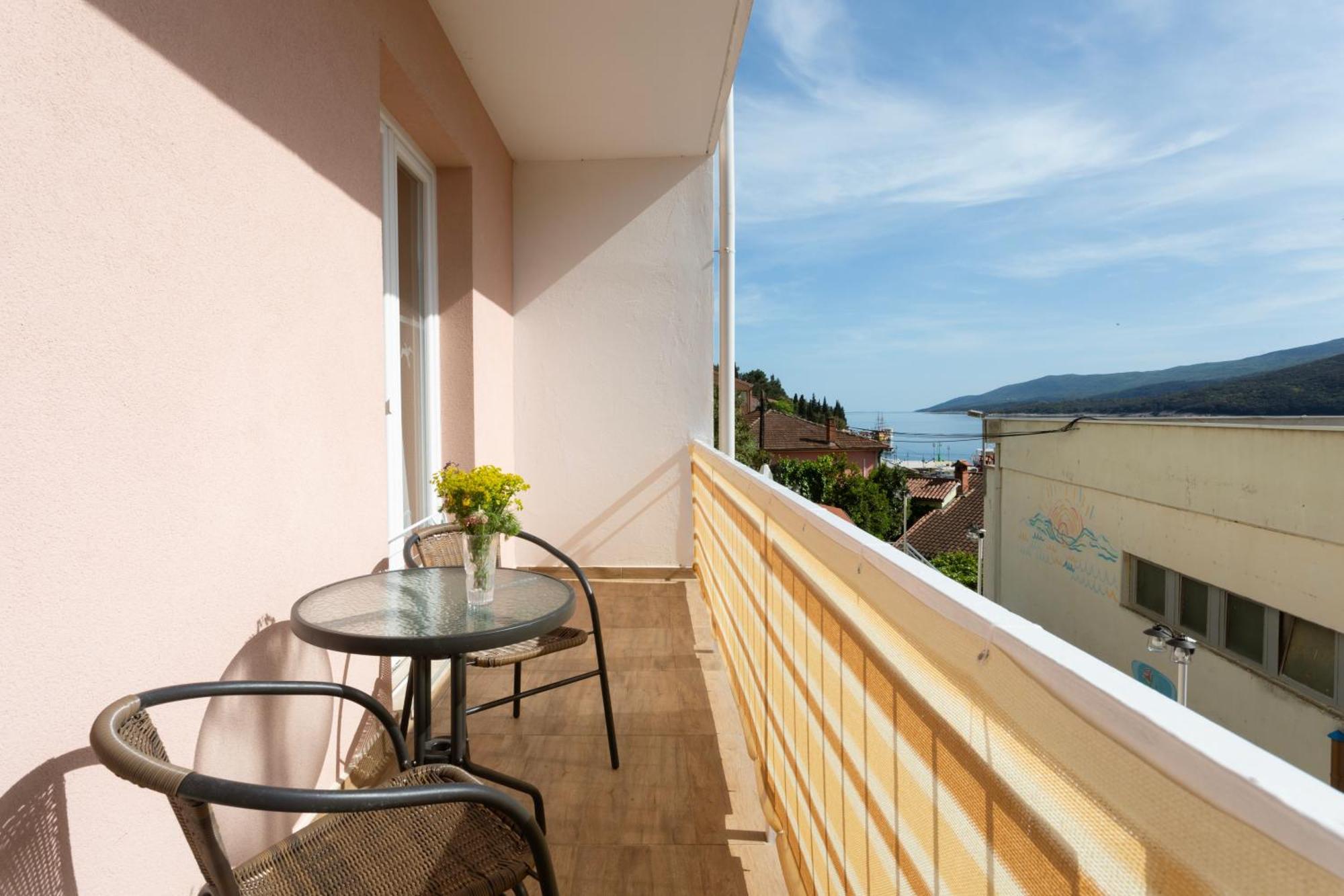Apartments Galeb Rabac Bagian luar foto